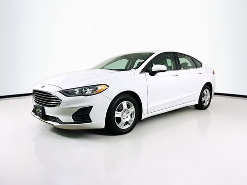 Used 2019 Ford Fusion S image 3
