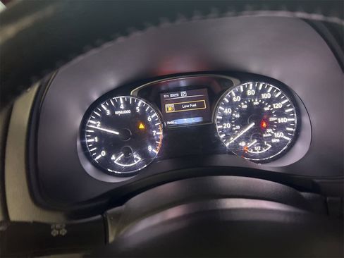 Used 2019 Nissan Pathfinder SV image 10