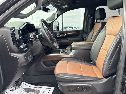 Used 2025 Chevrolet Silverado 3500 High Country w/ Technology Package image 13