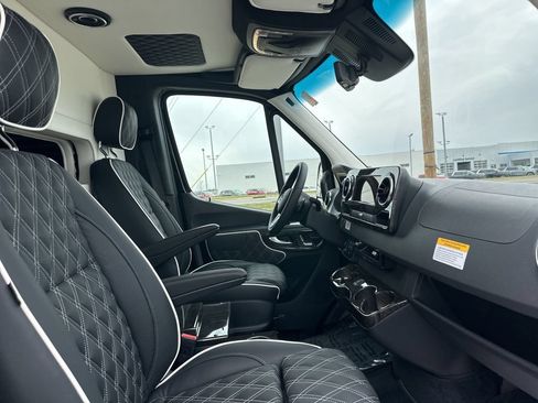 Used 2023 Mercedes-Benz Sprinter 3500 image 47
