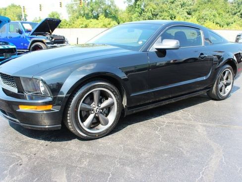 Used 2008 Ford Mustang GT Premium RWD image 2