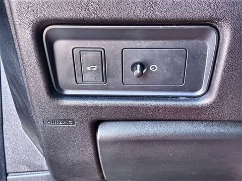 Used 2017 Land Rover Discovery Sport SE image 39