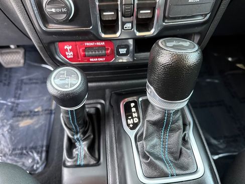 Used 2022 Jeep Wrangler Unlimited Rubicon 4xe image 13