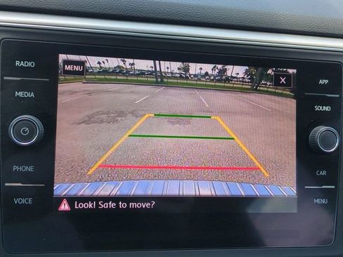 Used 2019 Volkswagen Atlas SE w/ Panoramic Sunroof Package FWD image 21