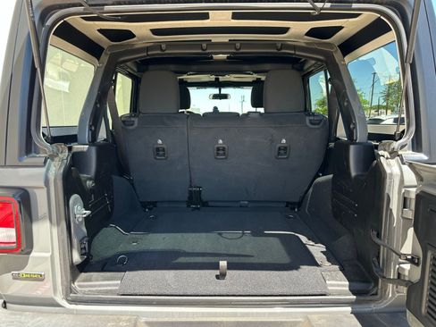 Used 2022 Jeep Wrangler Unlimited Sport image 18