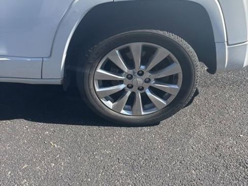 Used 2017 Jeep Cherokee Overland w/ Technology Group image 32