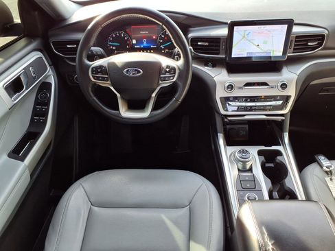 Used 2021 Ford Explorer XLT w/ Equipment Group 202A image 3