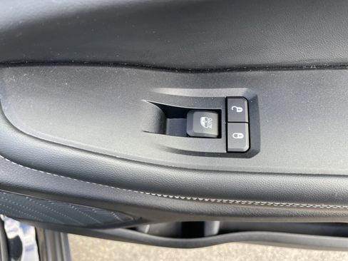 Used 2023 Jeep Grand Cherokee L Limited image 11