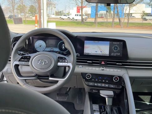 Used 2023 Hyundai Elantra SEL w/ Convenience Package image 21