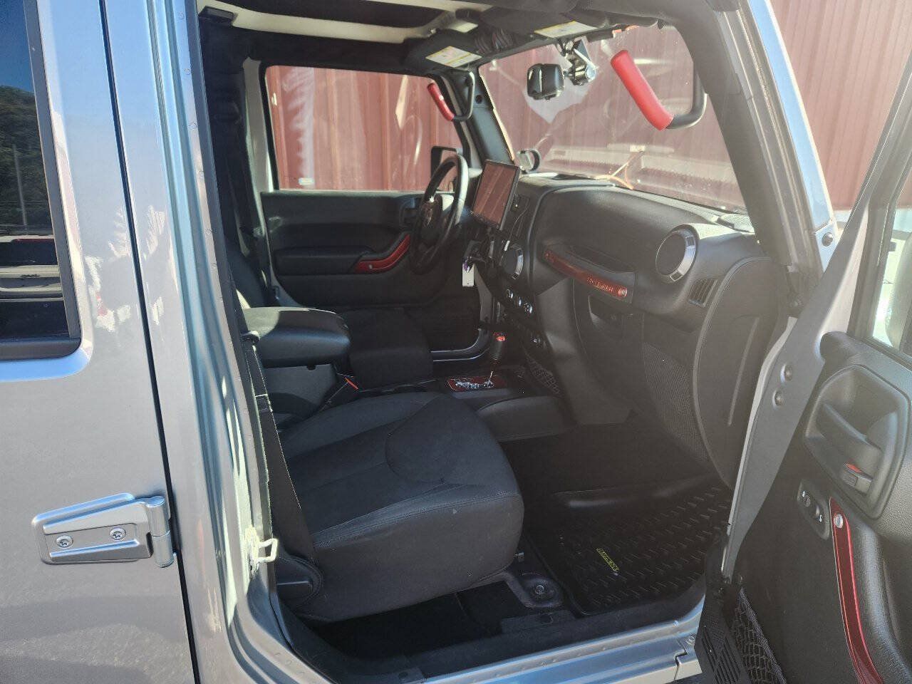 Used 2017 Jeep Wrangler Unlimited Sport w/ Quick Order Package 24S AWD/4WD image 13