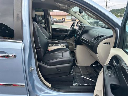 Used 2013 Chrysler Town & Country Touring-L w/ Entertainment Group #2 image 26