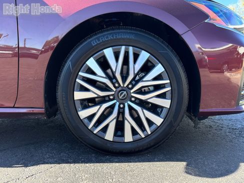 Used 2024 Nissan Altima 2.5 SV image 10