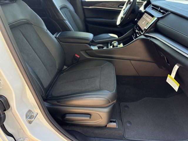 New 2027 Jeep Grand Cherokee Altitude RWD image 13