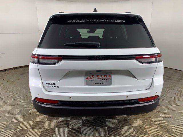 Used 2023 Jeep Grand Cherokee Altitude AWD/4WD image 13
