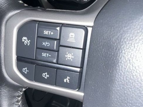 Used 2024 Ford Expedition XLT image 24