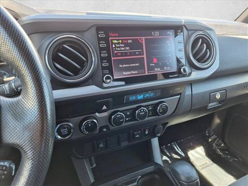 Used 2022 Toyota Tacoma TRD Off-Road AWD/4WD image 15