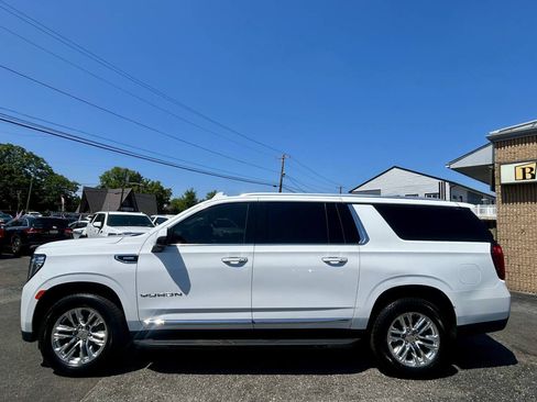 Used 2021 GMC Yukon XL SLT w/ SLT Luxury Plus Package AWD/4WD image 3