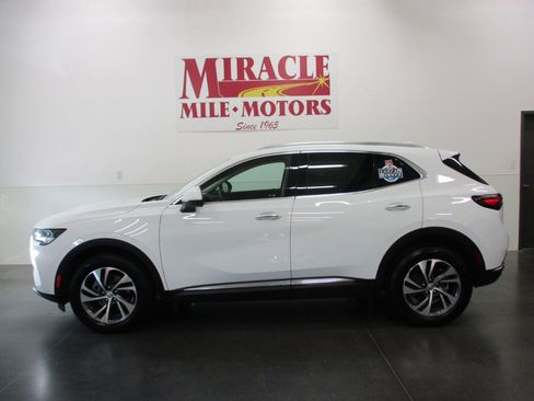 Used 2023 Buick Envision Essence image 2