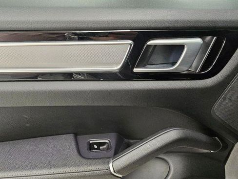 Used 2019 Porsche Cayenne AWD/4WD image 30