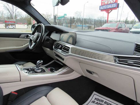Used 2022 BMW X7 M50i w/ Dynamic Handling Package image 29