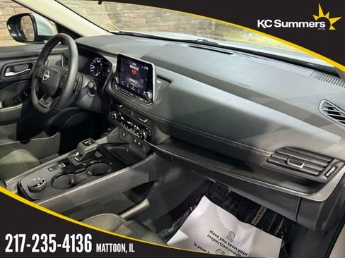 Certified 2025 Nissan Rogue SV image 29