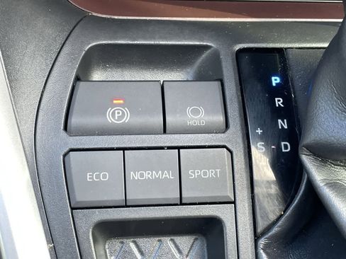 Used 2019 Toyota RAV4 Limited image 31