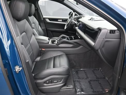 Certified 2025 Porsche Cayenne Coupe AWD/4WD image 27