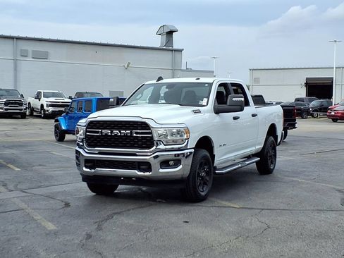 Used 2024 RAM 2500 Big Horn AWD/4WD image 2