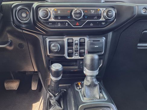 Certified 2021 Jeep Gladiator Sport AWD/4WD image 16