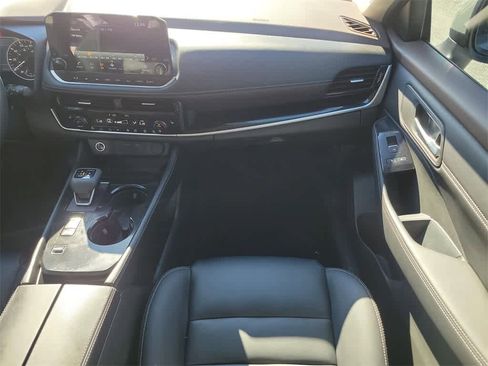 Used 2023 Nissan Rogue SL w/ SL Premium Package image 15