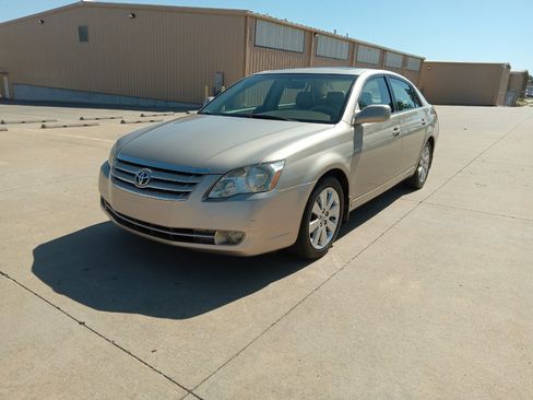 Used 2005 Toyota Avalon Limited image 8