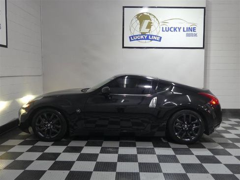 Used 2017 Nissan 370Z Coupe image 7