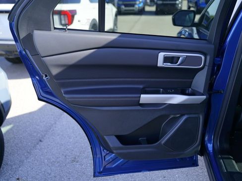 Used 2021 Ford Explorer XLT image 23