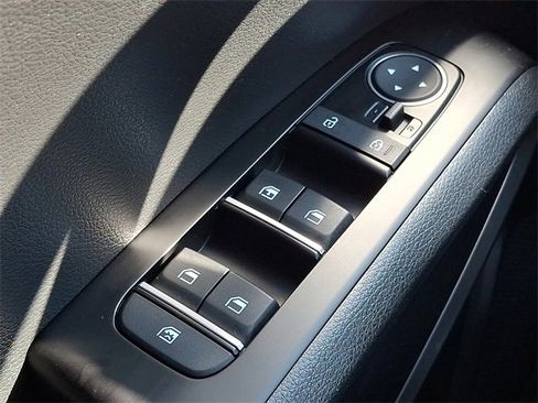 Used 2025 Kia Soul LX w/ LX Technology Package image 25