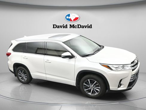 Used 2017 Toyota Highlander XLE AWD/4WD image 36