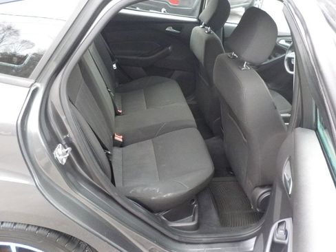 Used 2015 Ford Focus SE w/ SE Sport Package image 12