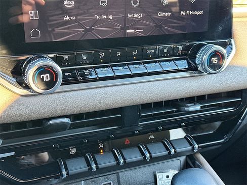 Used 2025 GMC Canyon Denali image 14