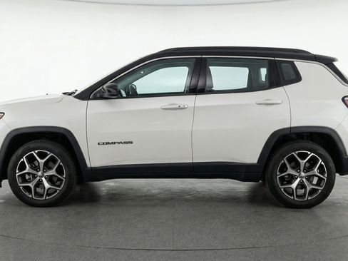 Used 2025 Jeep Compass Limited AWD/4WD image 5