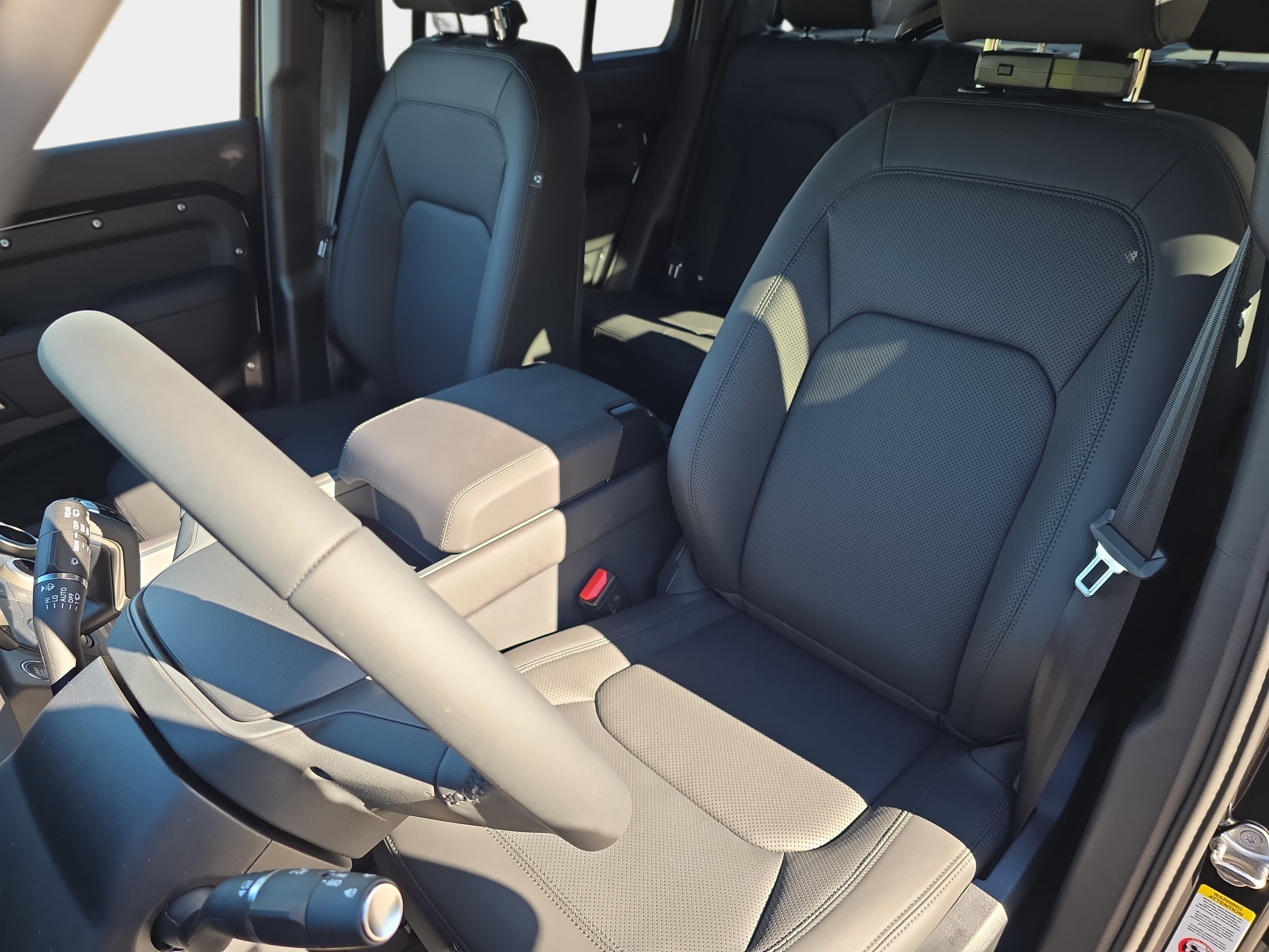 New 2026 Land Rover Defender 110 X-Dynamic SE AWD/4WD image 14