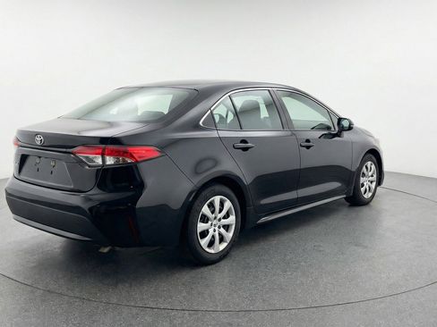 Used 2025 Toyota Corolla LE image 9