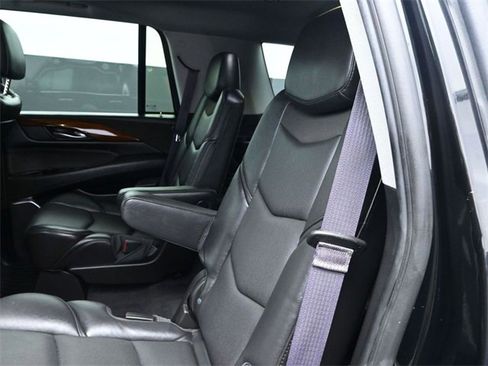 Used 2016 Cadillac Escalade Luxury image 11