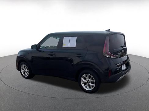 Used 2025 Kia Soul LX w/ LX Technology Package FWD image 10