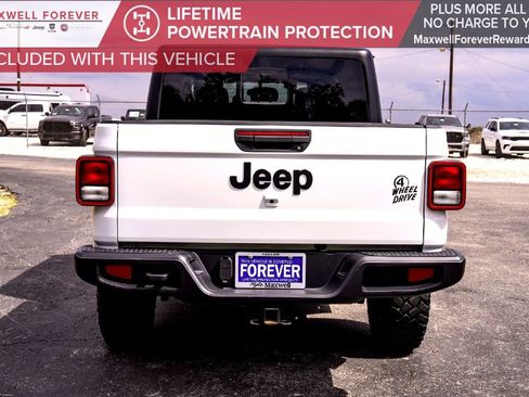 Used 2023 Jeep Gladiator Willys image 8