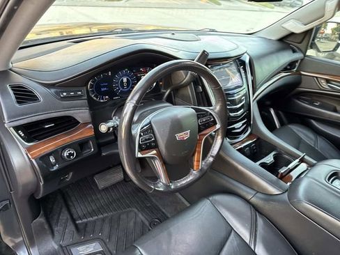 Used 2019 Cadillac Escalade ESV Premium Luxury w/ LPO, Radiant Package image 20