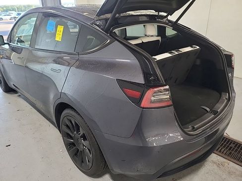 Used 2023 Tesla Model Y Long Range AWD/4WD image 4