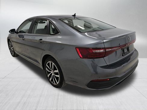 Used 2025 Volkswagen Jetta SE image 6