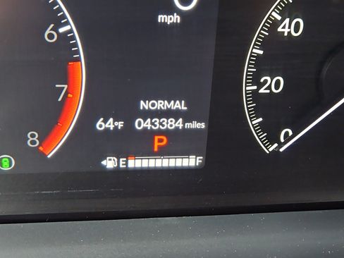 Certified 2024 Honda Pilot Touring image 6