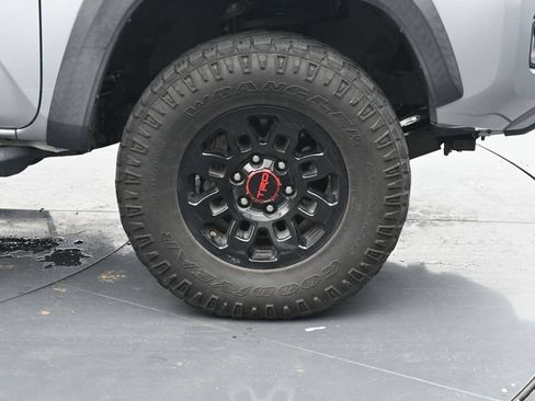 Used 2019 Toyota Tacoma TRD Off-Road AWD/4WD image 11