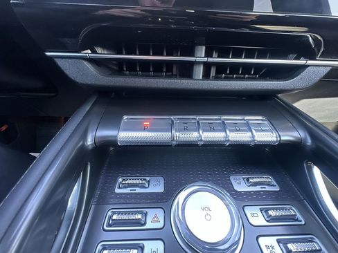 Used 2025 Lincoln Nautilus Premier w/ Jet Appearance Package image 26