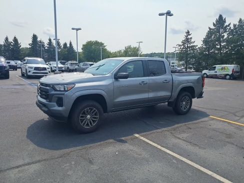 Used 2024 Chevrolet Colorado LT w/ Advanced Trailering Package AWD/4WD image 5
